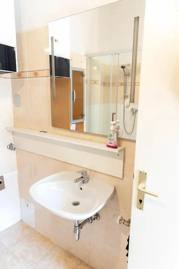 Design Apartments Near Mariahilferstrasse Viena
